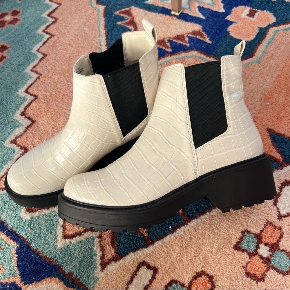 Steve Madden White Black Crocodile Boots Chelsea Size 9